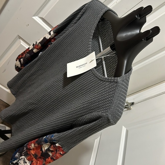 NWTs BloomChic Grey Waffle Knit Floral Print Blouse 2XL  - us size 18 - Picture 4 of 6